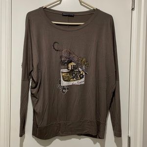 🎒Olive graphic top🎒